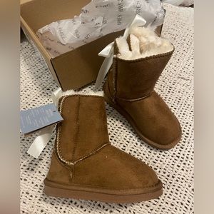 NEW w Box Lamo APRES Easy On Kids Bow Boot AT1774 Chestnut Brown Toddler Size 8C